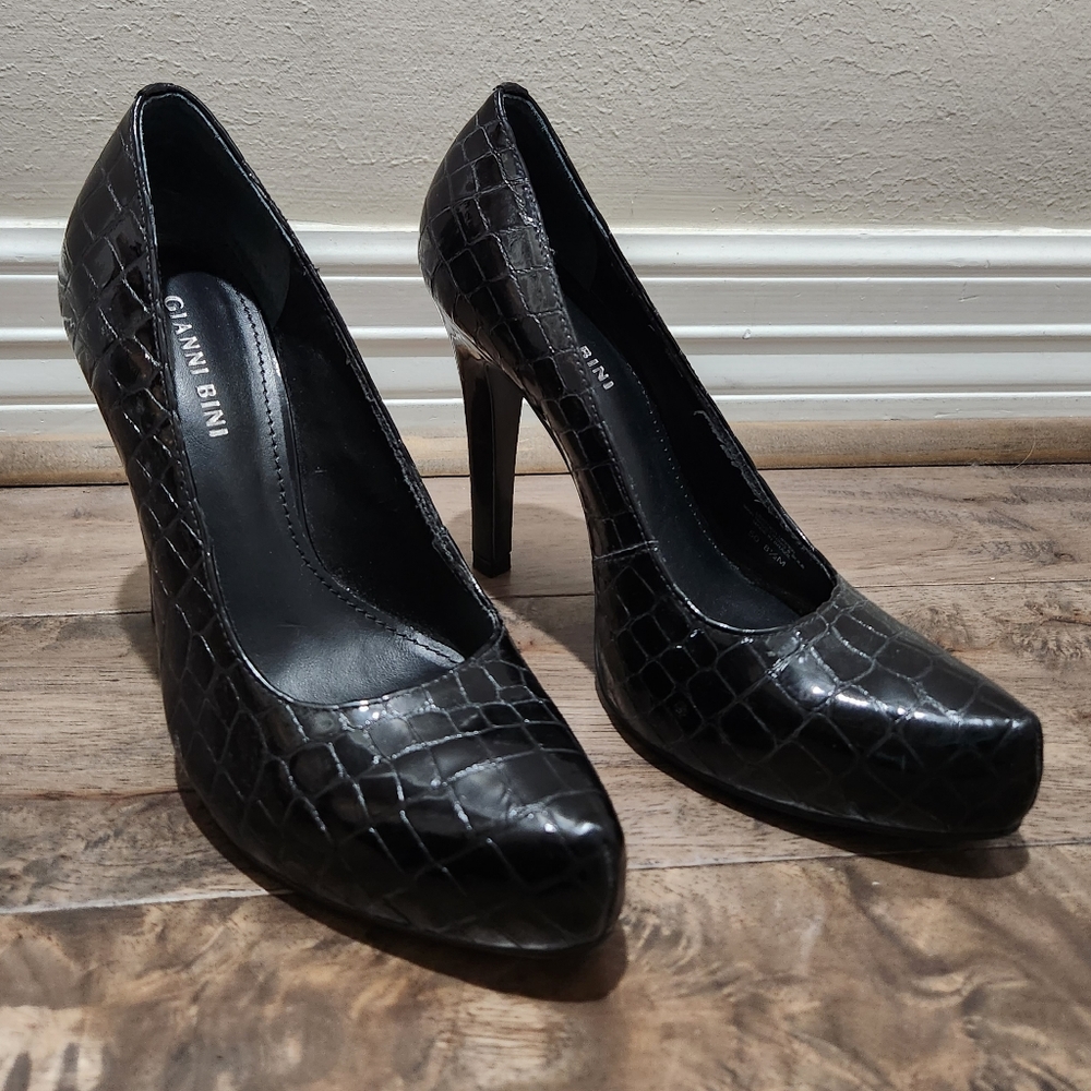 Gianni Bini Black Snakeskin Heels